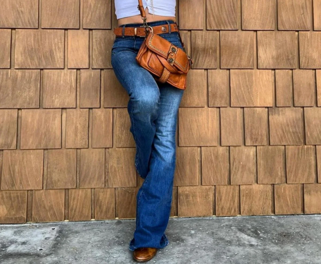 Накладные карманы, разрезы и потертости: какие модели джинсов модно носить весной 2023 - today.ua