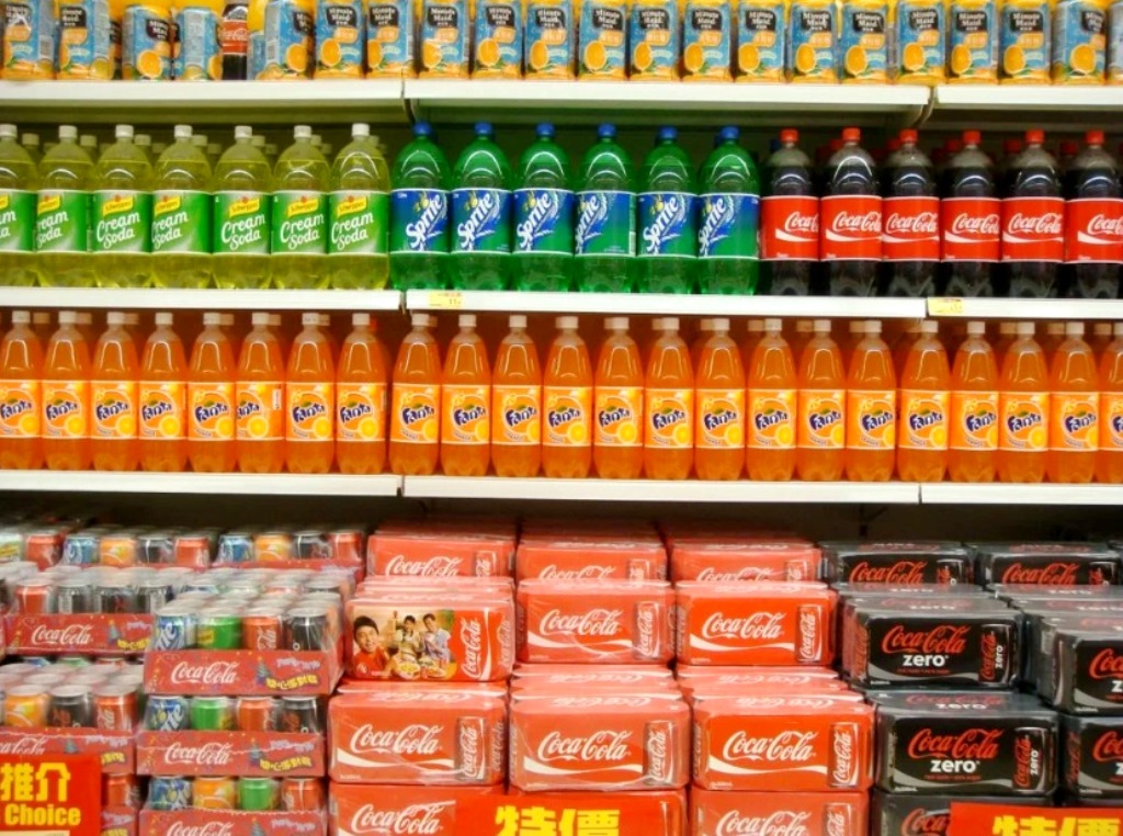 В Україні введуть податок на солодку воду: на скільки збільшиться вартість пляшки