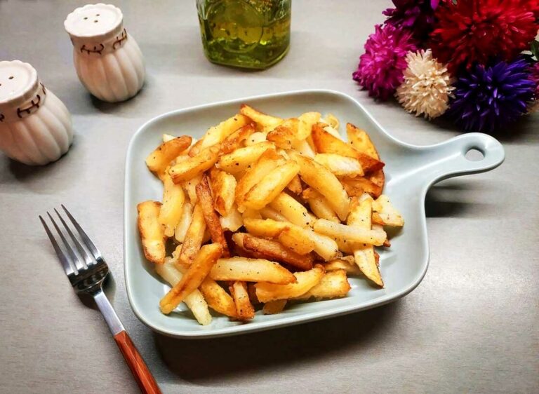 Жареная картошка с секретным ингредиентом: рецепт блюда, которое никого не оставит равнодушным  - today.ua