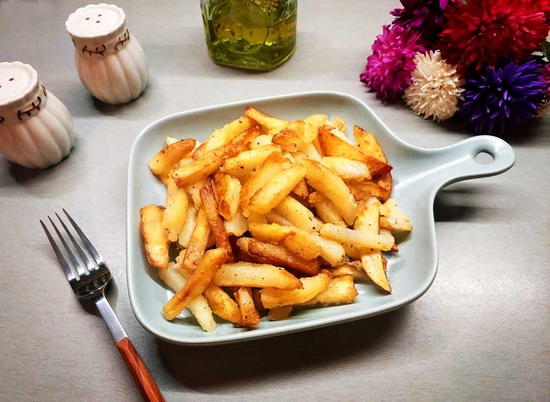 Жареная картошка как в ресторане: рецепт вкусного гарнира с золотистой корочкой 