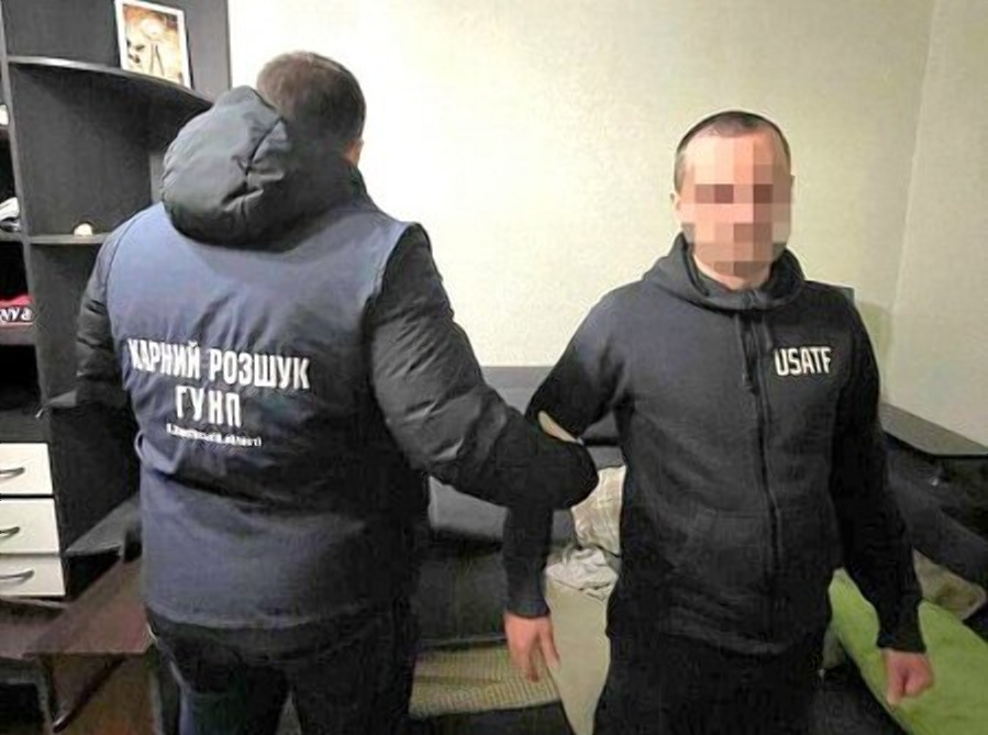 Житель Харькова порезал шины более 150 автомобилей