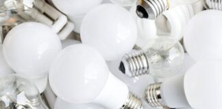 В Україні зменшили кількість поштових відділень для обміну старих лампочок на LED: названо терміни завершення програми - today.ua