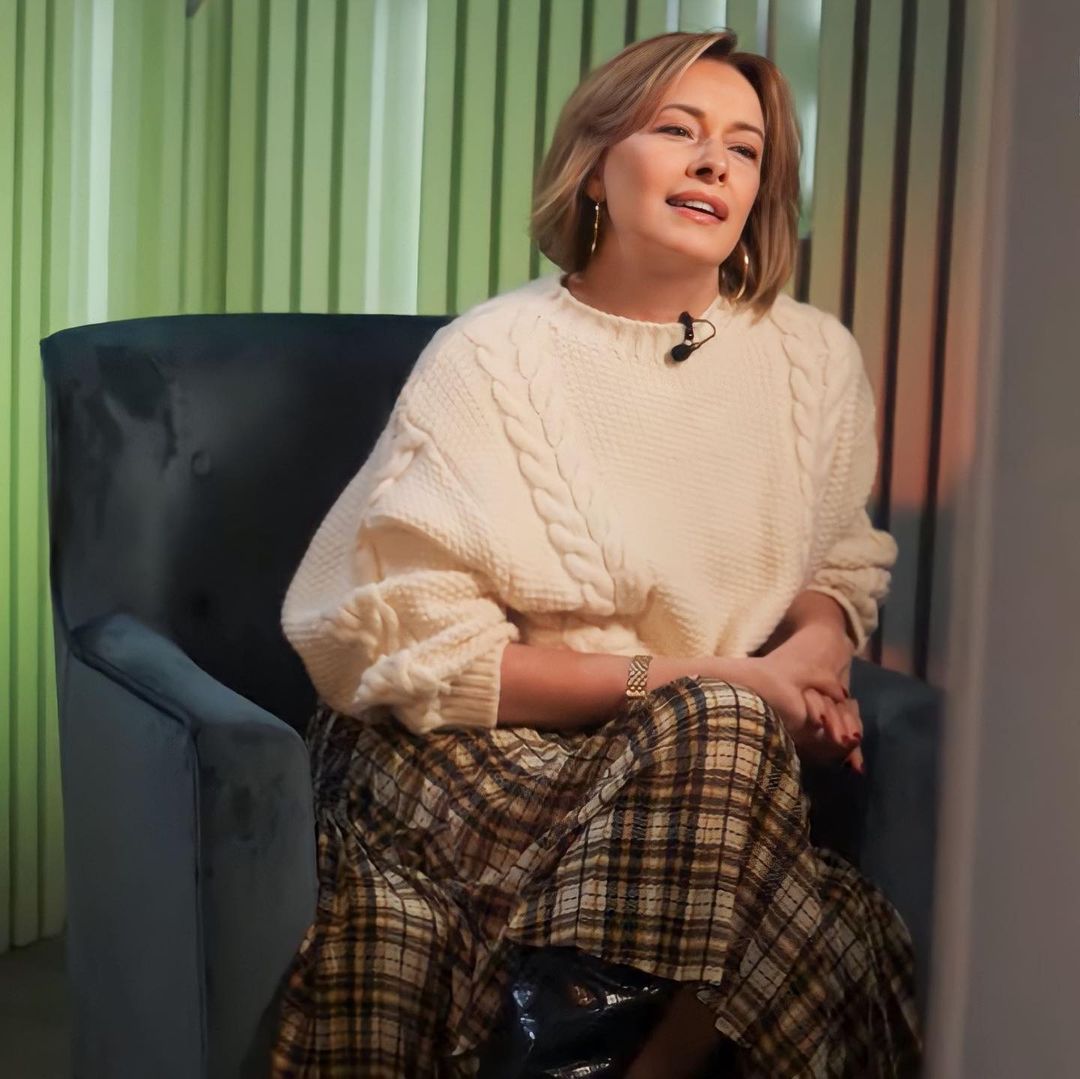 Трендовий чубчик і довжина до середини шиї: Олена Кравець показала ідеальну зачіску для жінок старше 45 років Трендовий чубчик і довжина до середини шиї: Олена Кравець показала ідеальну зачіску для жінок старше 45 років - today.ua