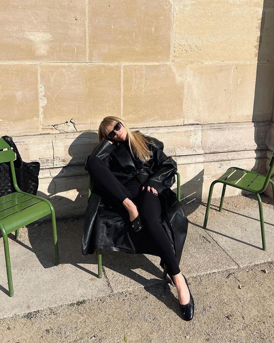 Балетки снова в моде: как носить самую стильную обувь весны 2023 - today.ua