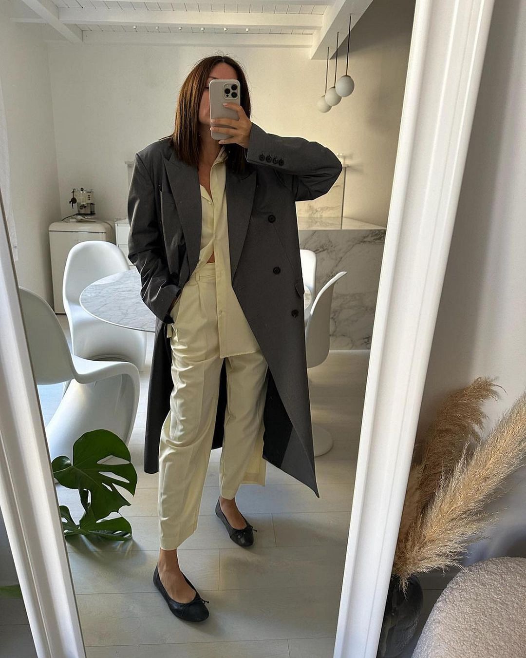 Балетки снова в моде: как носить самую стильную обувь весны 2023 - today.ua