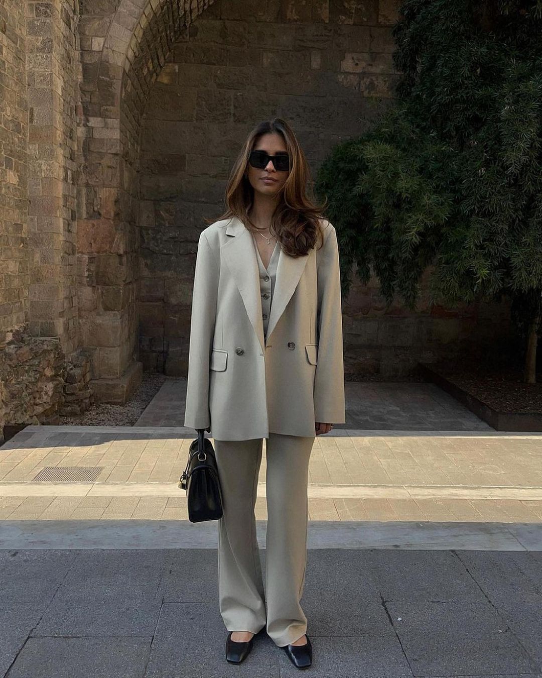 Балетки снова в моде: как носить самую стильную обувь весны 2023 - today.ua