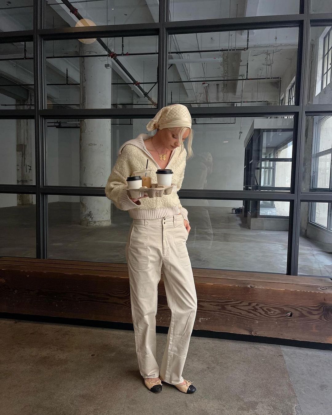 Балетки снова в моде: как носить самую стильную обувь весны 2023 - today.ua