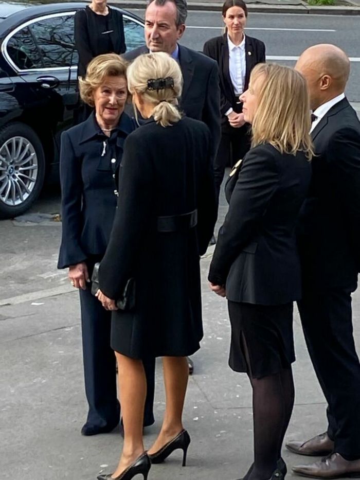 В черном мини-платье и с новой прической: 69-летняя Брижит Макрон встретилась с королевой Норвегии