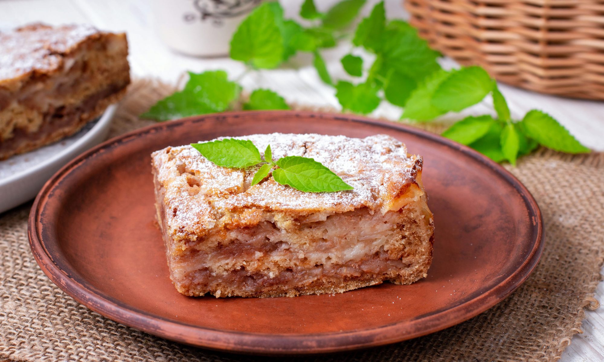 Насипний яблучний пиріг без замішування тіста: швидкий та простий рецепт десерту