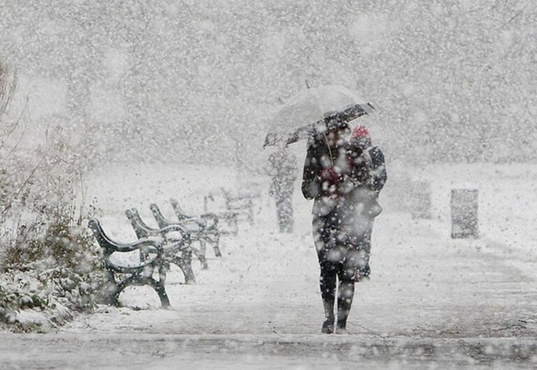 На Украину надвигается погодный катаклизм: снег, ураганный ветер, молнии и холод - today.ua