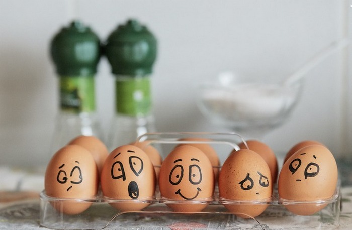 Названы две причины, почему не стоит хранить яйца в холодильнике