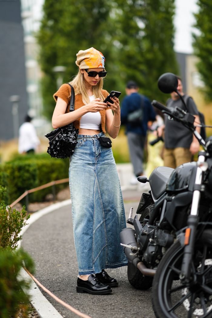 У джинсовій спідниці-міді: Леся Нікітюк показала, як носити найтрендовішу річ 2023 року
