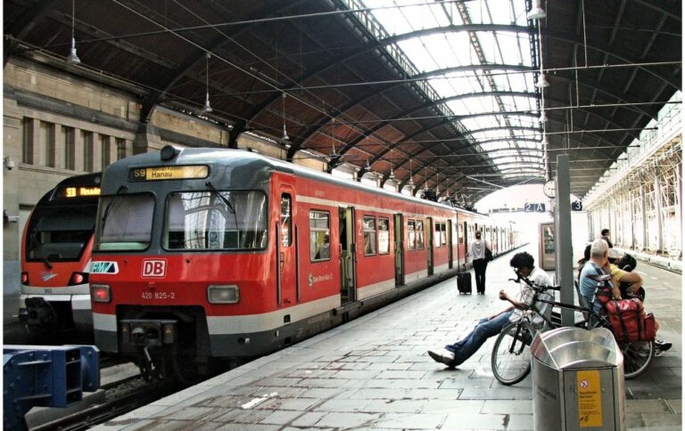В Германии запустили продажу проездных за 49 евро: каким транспортом и куда можно будет ездить - today.ua