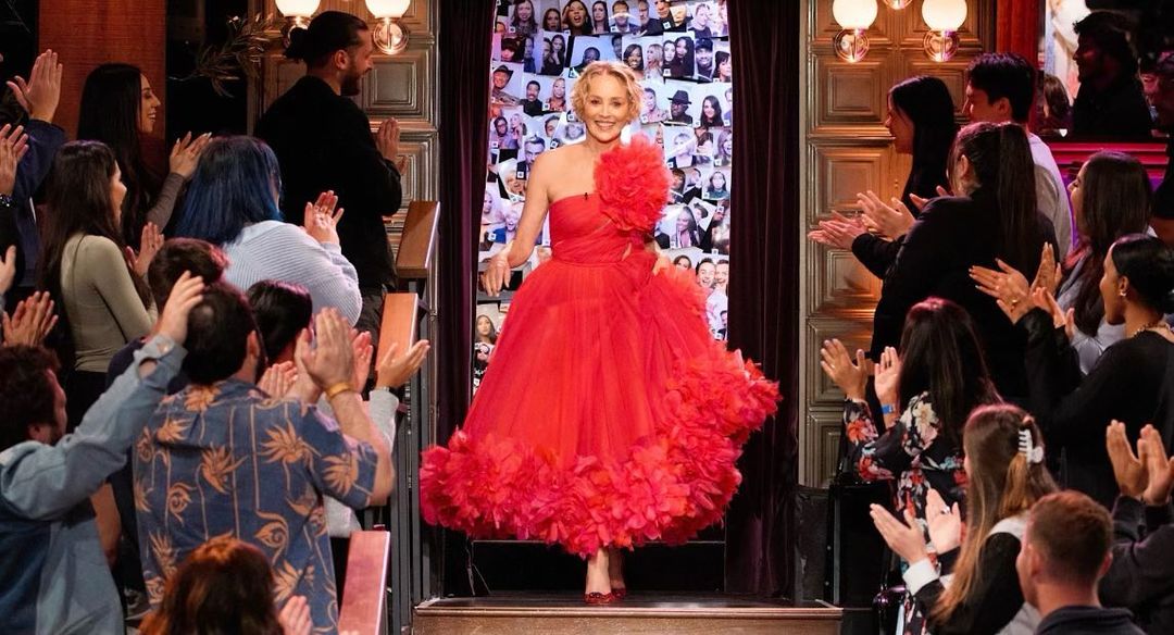 Шэрон Стоун в пышном красном платье покорила нестареющей внешностью