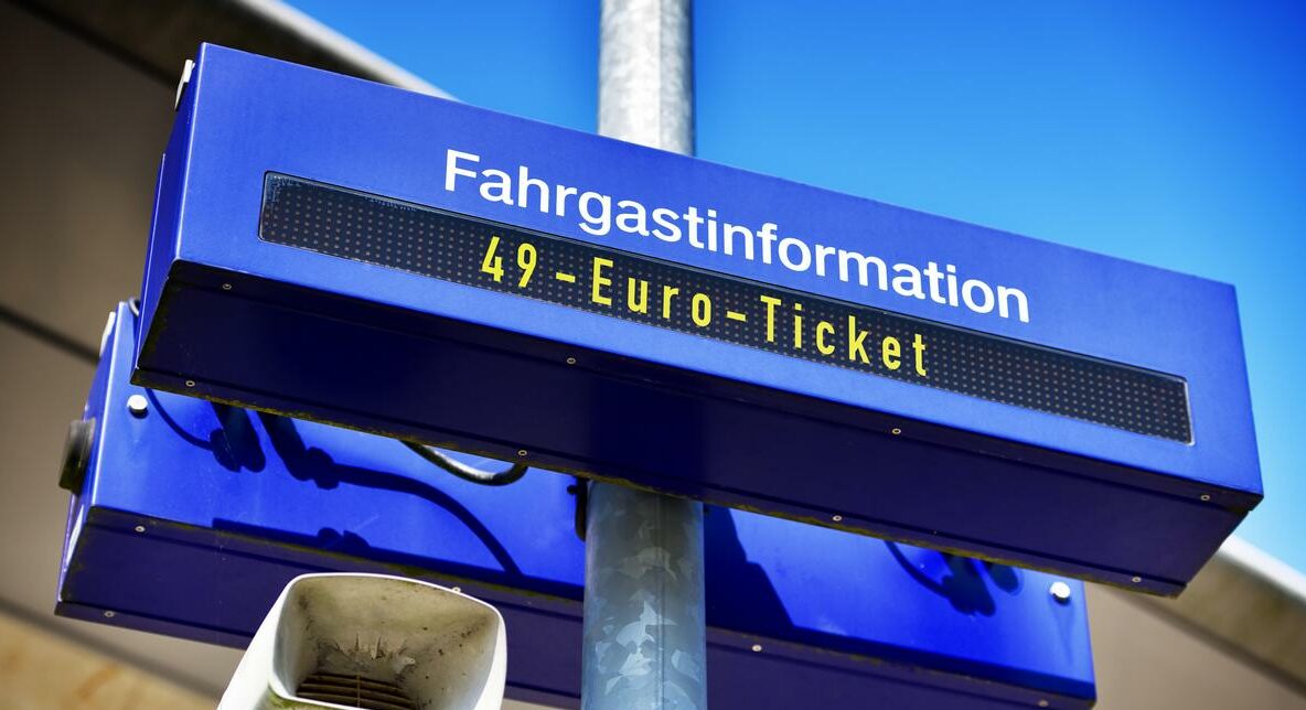 В Германии ввели ограничения на действие проездных за 49 евро: кому придется платить полную стоимость проезда