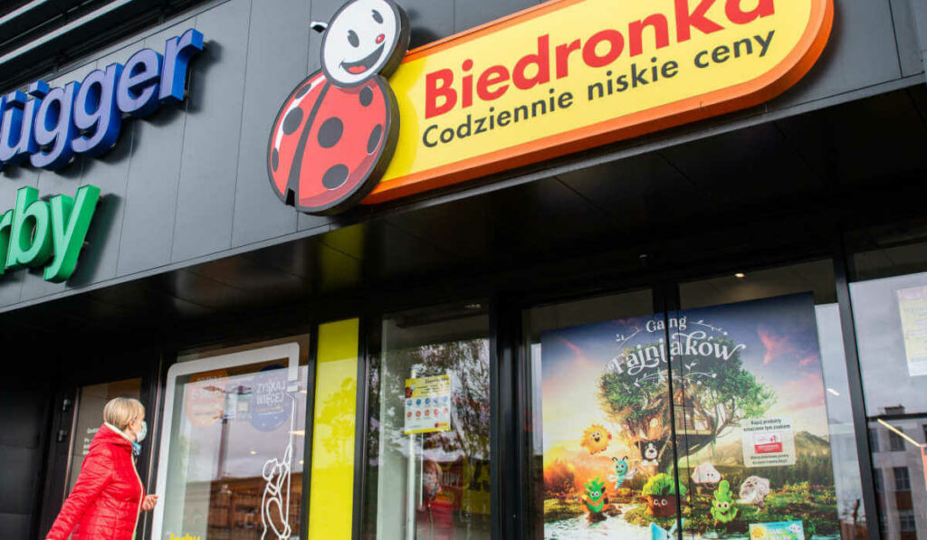 Украинским беженцам в Польше порекомендовали торговую сеть с наиболее дешевыми ценами на продукты