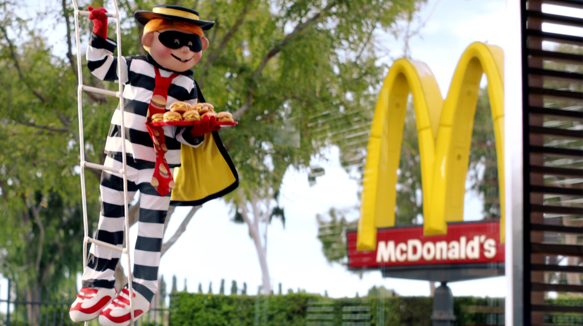 McDonald's решил изменить рецепты бургеров: как это отразится на ценах