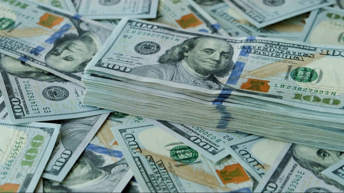 НБУ змінив правила продажу безготівкової валюти: які обмеження більше не діють 