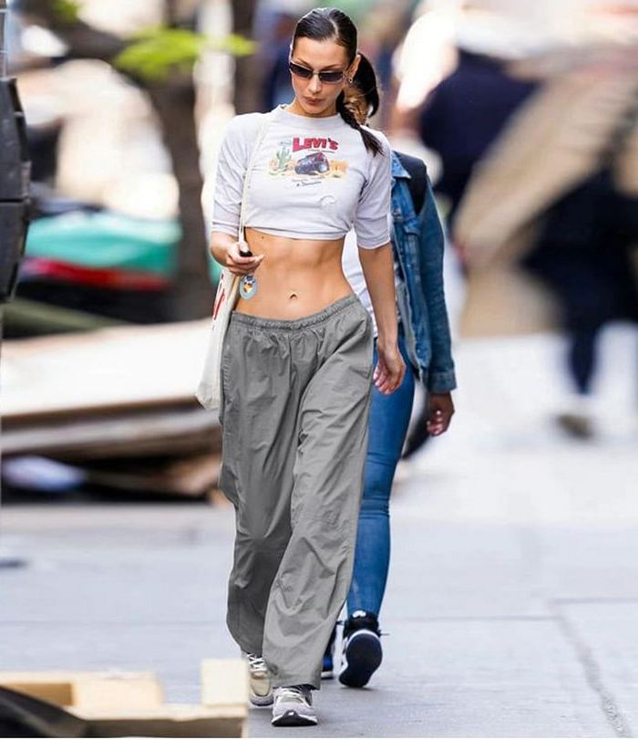 Штани-парашути та облягаюча футболка: Тіна Кароль показала найтрендовіший образ на теплу погоду Штани-парашути та облягаюча футболка: Тіна Кароль показала найтрендовіший образ на теплу погоду - today.ua