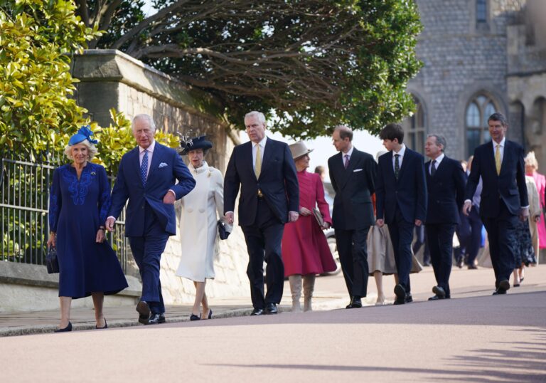 Порушила королівський дрес-код: Кейт Міддлтон вперше відвідала великодню службу з усіма своїми дітьми