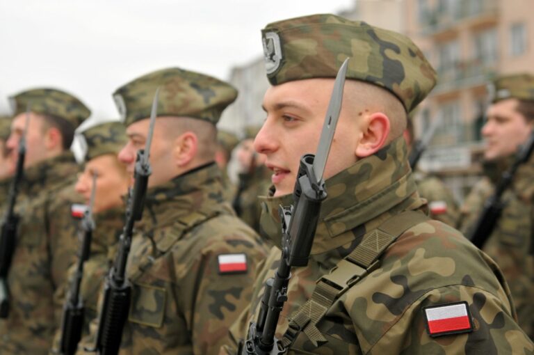 У Польщі після Великодня почнуть вручати повістки: кого можуть призвати на службу - today.ua