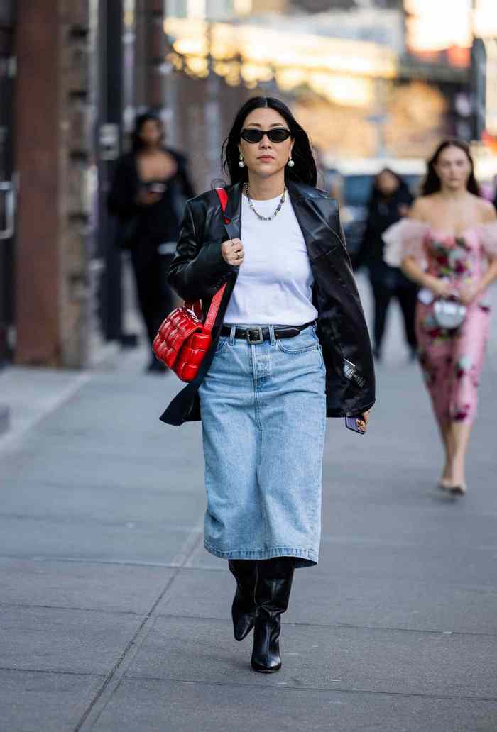 У джинсовій спідниці-міді: Леся Нікітюк показала, як носити найтрендовішу річ 2023 року