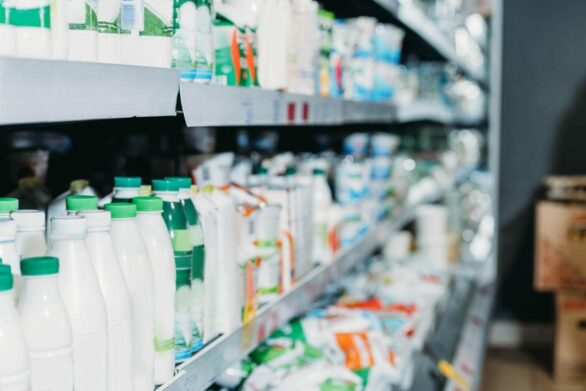 Супермаркеты в Украине изменили цены на молоко, творог и сметану в конце апреля: где молочные продукты стоят дешевле - today.ua