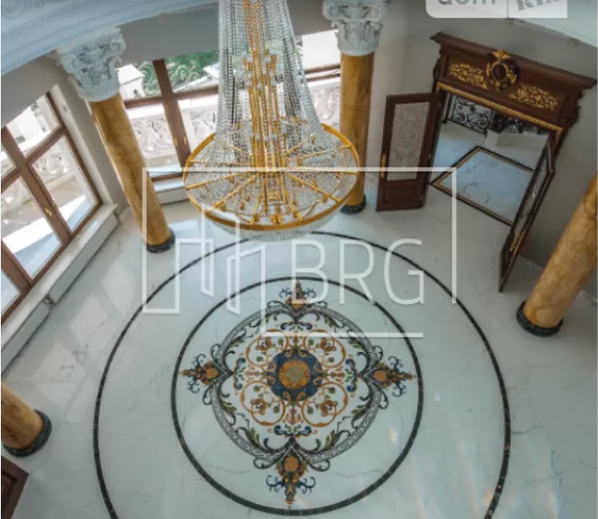 У Києві продають розкішний “уцінений“ 5-поверховий особняк: що пропонують і за якою ціною