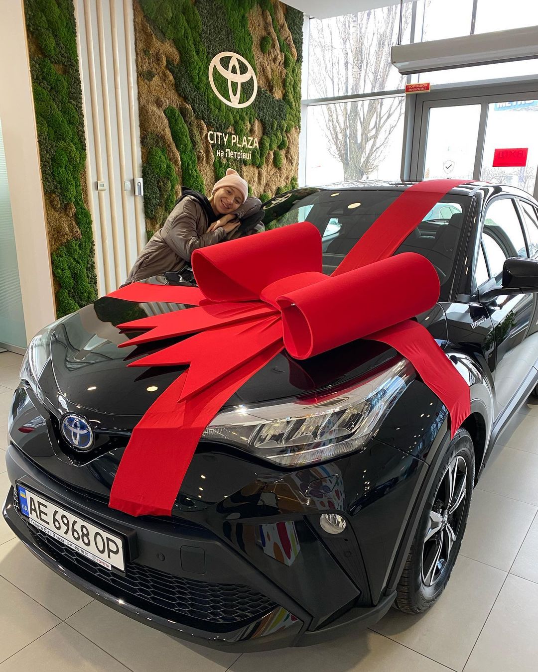 Молода дружина Віктора Павлика показала нове розкішне авто та зізналася, скільки за нього заплатила Молода дружина Віктора Павлика показала нове розкішне авто та зізналася, скільки за нього заплатила - today.ua