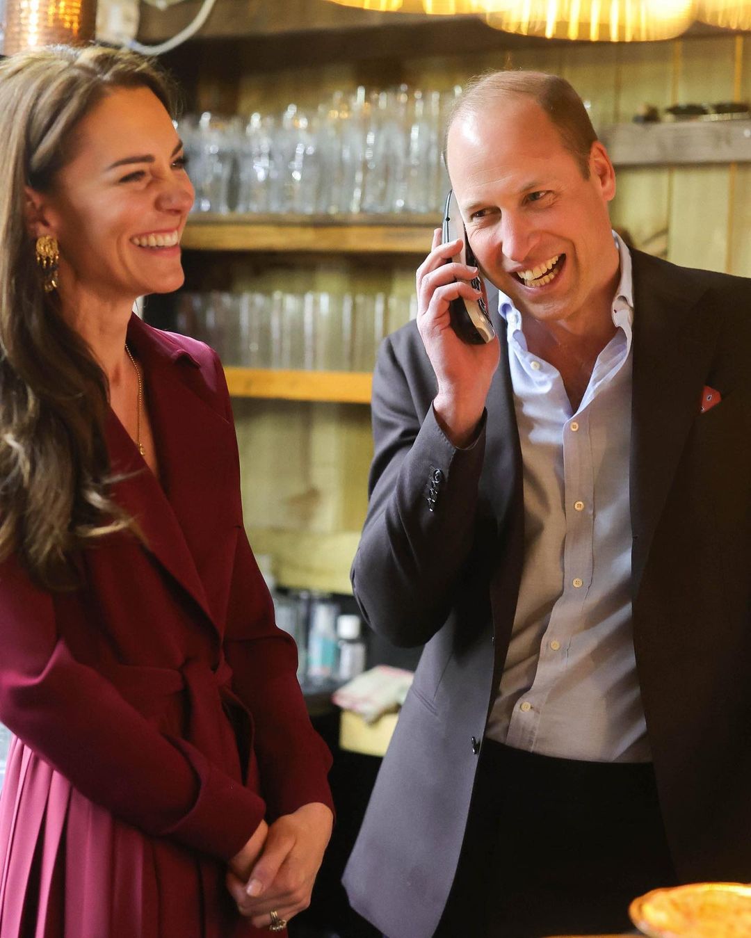 Королівська модниця: Кейт Міддлтон показала незвичайну сукню-тренч Королівська модниця: Кейт Міддлтон показала незвичайну сукню-тренч - today.ua