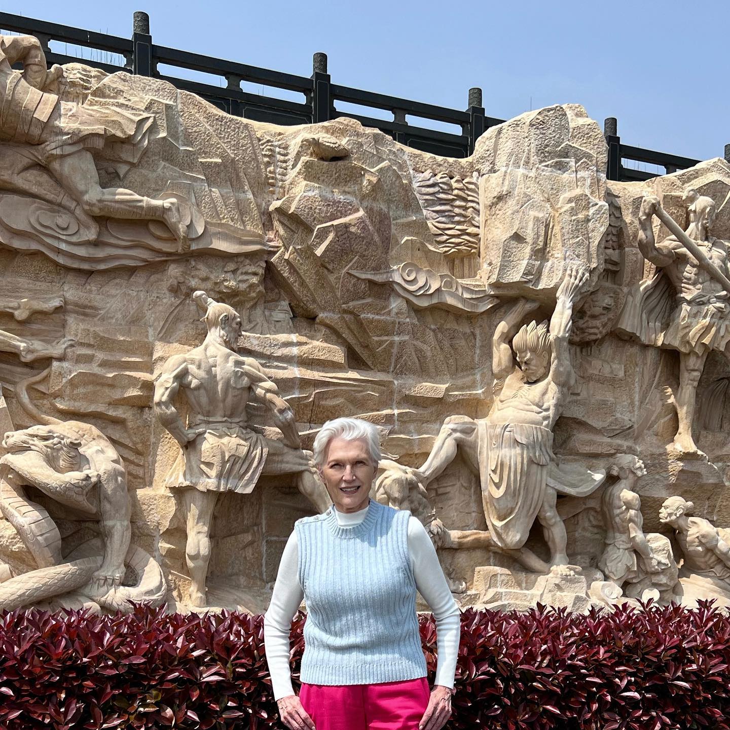 Как обычная бабушка: мама Илона Маска показала неудачный наряд для женщин в возрасте - today.ua