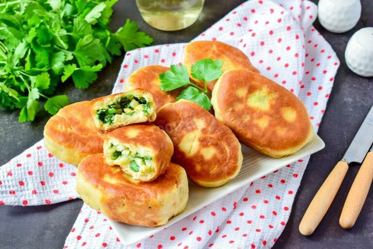Пирожки с яйцом и зеленым луком: два ингредиента, которые сделают тесто пышным как пух  - today.ua