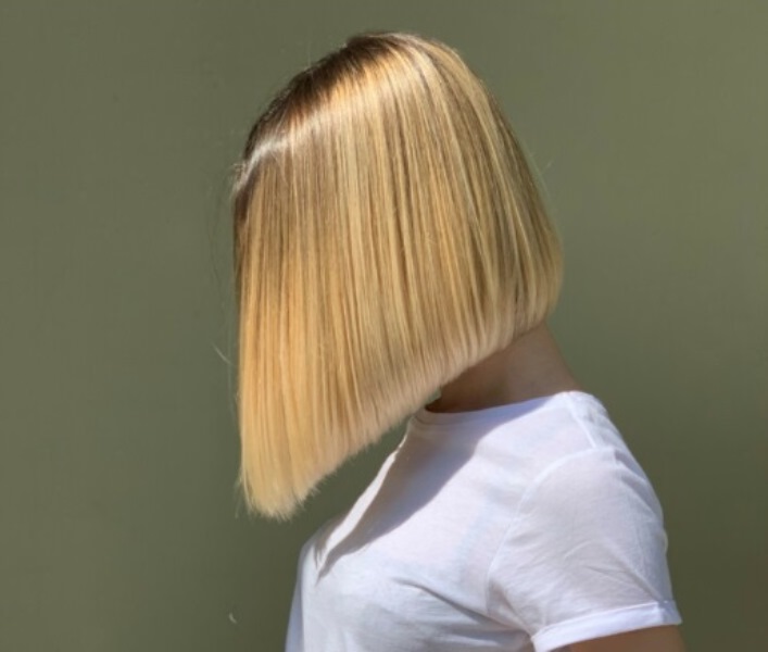 Слоб - самая модная стрижка для коротких волос на весну 2023 