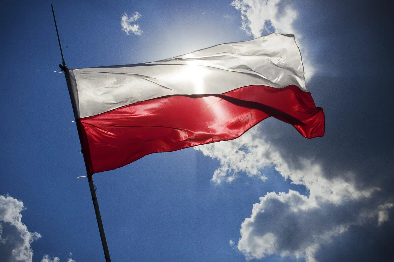 У Польщі після Великодня почнуть вручати повістки: кого можуть призвати на службу