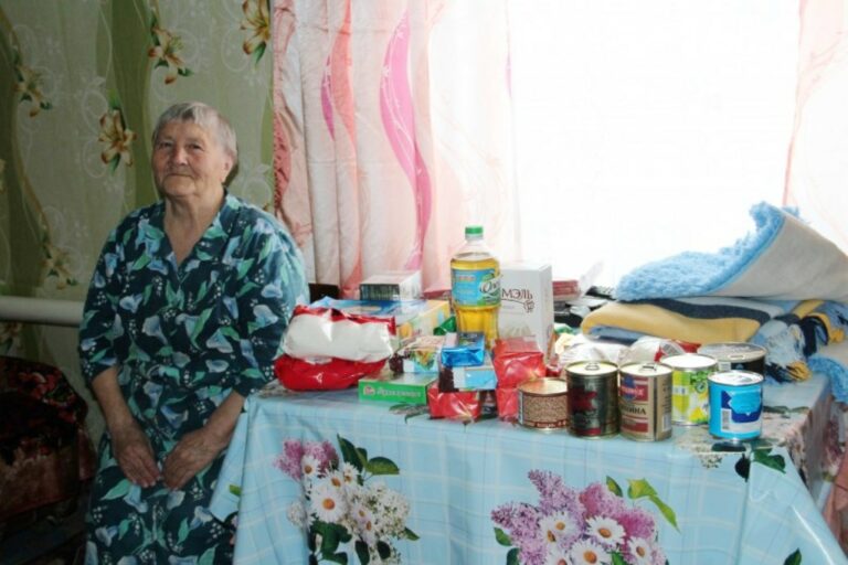 В Украине одинокие пенсионеры смогут получить бесплатные продуктовые наборы к Пасхе  - today.ua