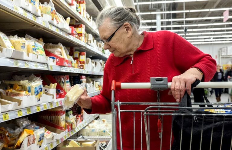 Как выжить на пенсию: сколько хлеба, яиц, гречки и подсолнечного масла в месяц могут купить украинцы  - today.ua