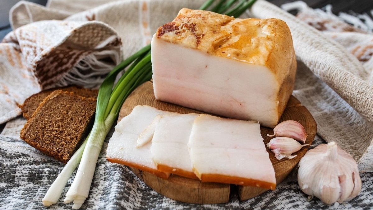 Ціни на м'ясо в Україні підскочили на 30%: як зміниться вартість свинини, курятини та яловичини після Великодня