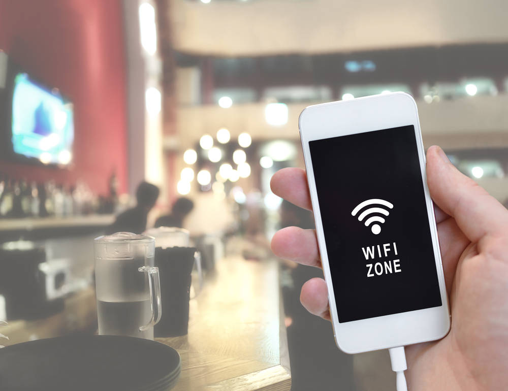 Українцям радять вимикати Wi-Fi на смартфоні лише за крайніх обставин: названі причини