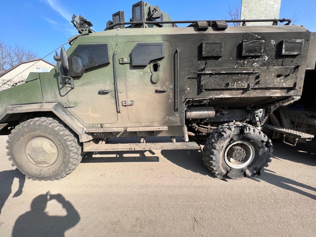 Бойцы ВСУ получили новый бронеавтомобиль “Варта-Редут“