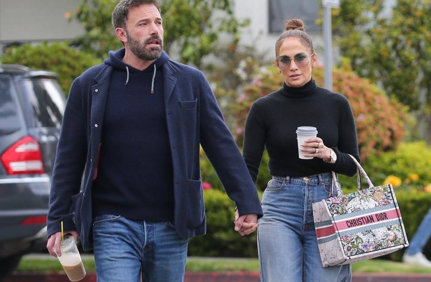 Дженніфер Лопес показала ідеальні джинси для невисоких жінок з пишними стегнами - today.ua