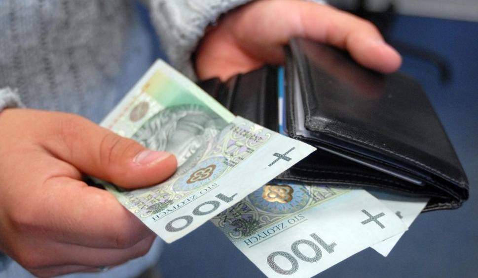 Стало відомо, хто із українців може розраховувати на мінімальну пенсію у Польщі: названо умови отримання виплат
