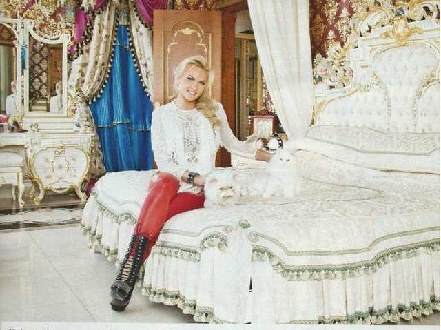 Камалия получила “дворец“ после развода: фото дома, который миллиардер оставил певице