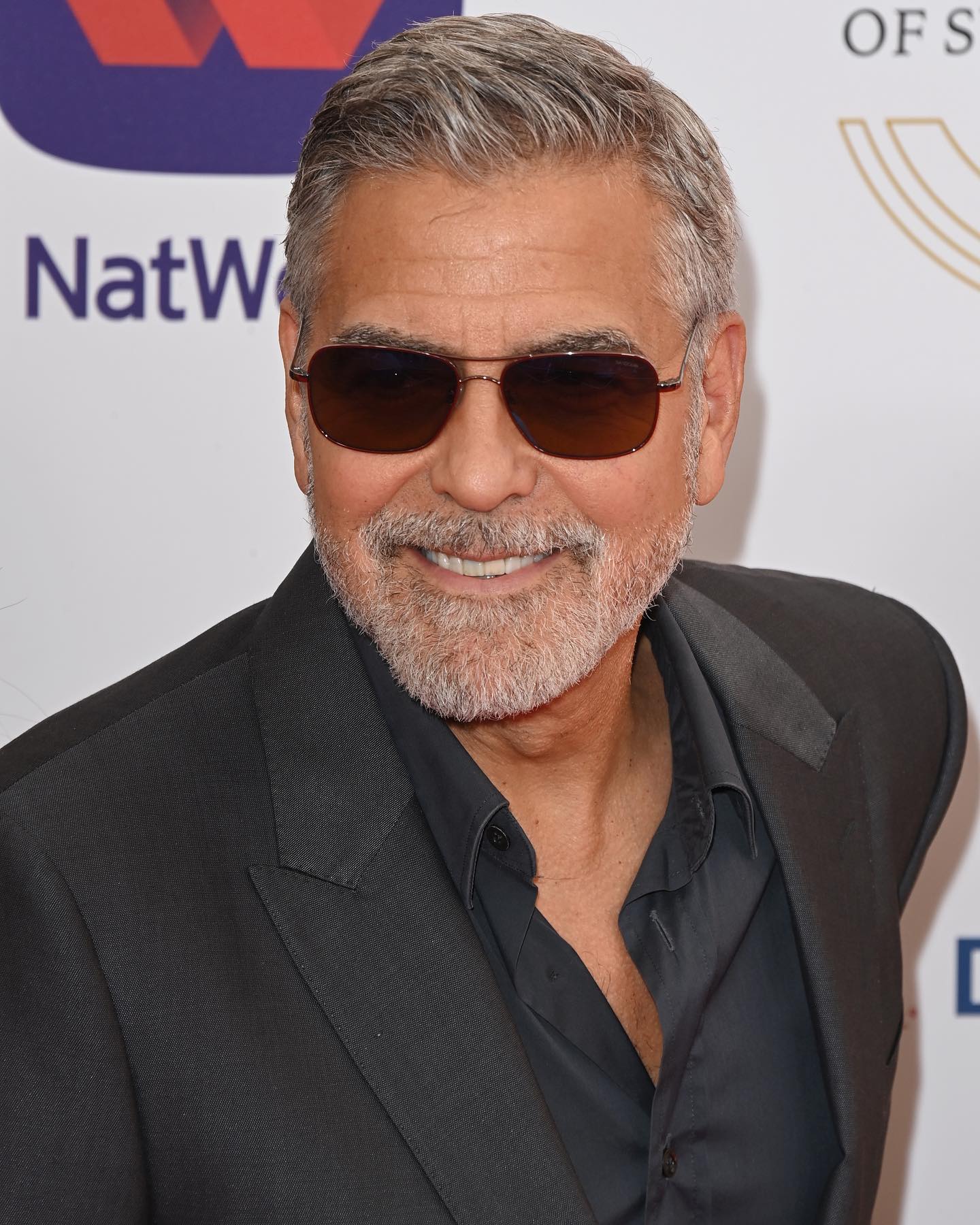 Джордж Клуні вивів красуню-дружину у світ: Амаль Аламуддін підкорила публіку в комбінезоні-сукні