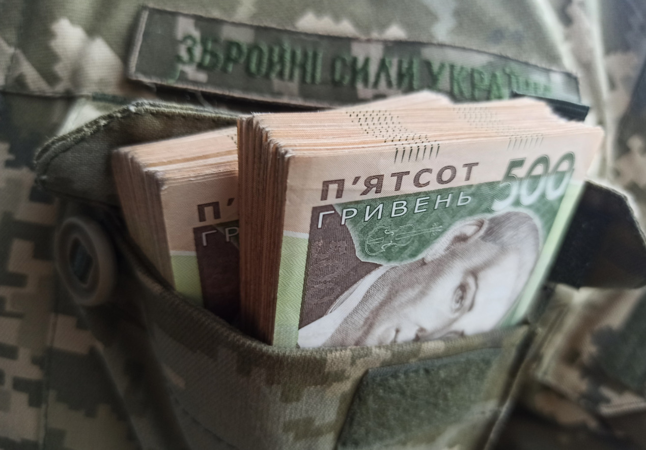 В Україні хочуть підвищити зарплати військовим: хто може розраховувати на надбавки