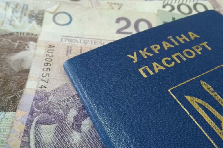Украинские беженцы получат выплаты от немецкого фонда Diakonie Katastrophenhilfe: деньги перечислят на специальные карты - today.ua