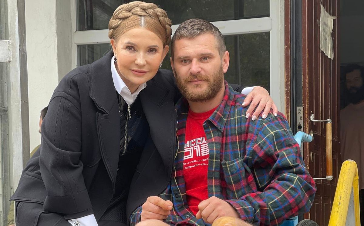 Снова помолодела: Юлия Тимошенко на каблуках в модном наряде побывала в Донецкой области