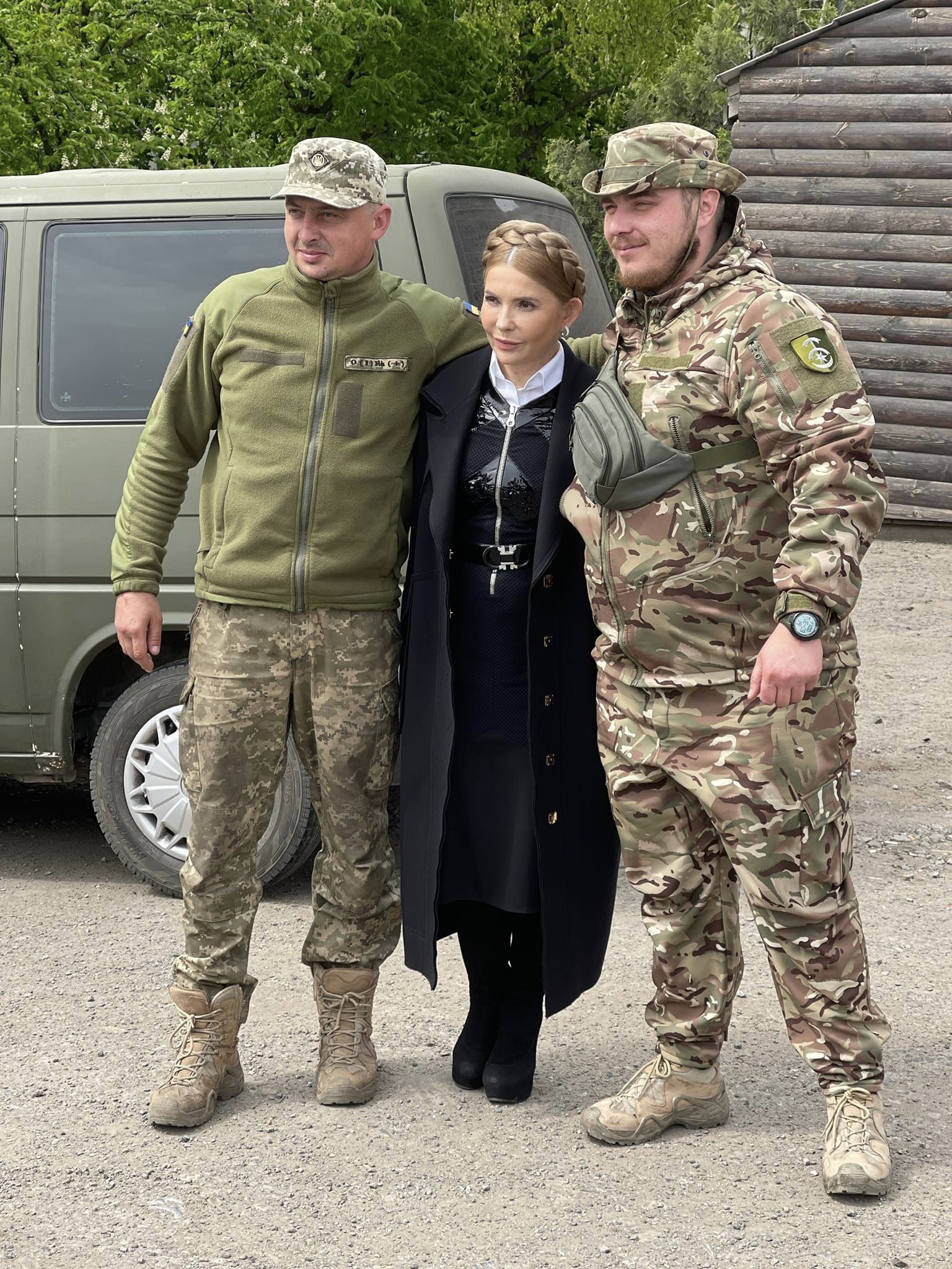 Снова помолодела: Юлия Тимошенко на каблуках в модном наряде побывала в Донецкой области