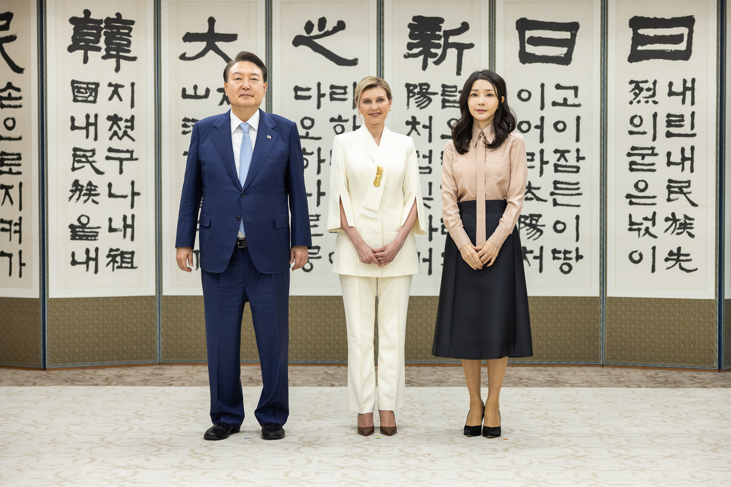 Главная конкурентка Зеленской: жена президента Кореи покорила молодой внешностью и стройной фигурой