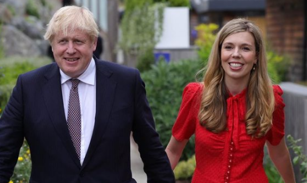 Борис Джонсон станет отцом в восьмой раз: супруга британского экс-премьера назвала дату родов