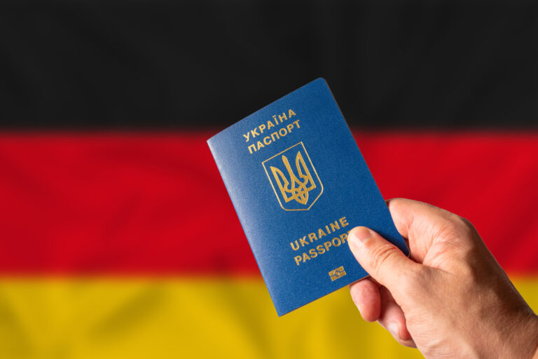 Українці в Німеччині зможуть отримати нову допомогу з 1 липня: як стати учасником спеціальної програми - today.ua